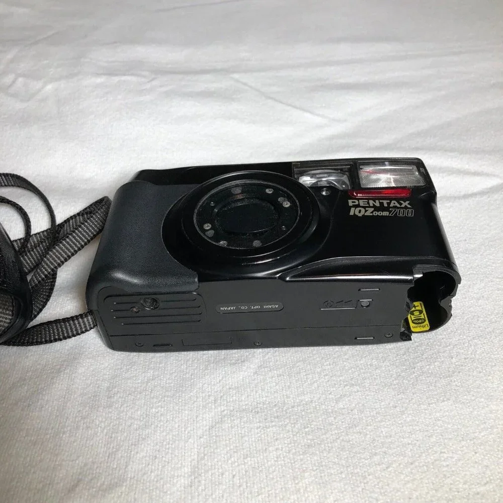 Pentax IQ Zoom 700 35mm film camera ***PARTS ONLY ***